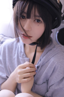 《喂奶人妻厨房HD》